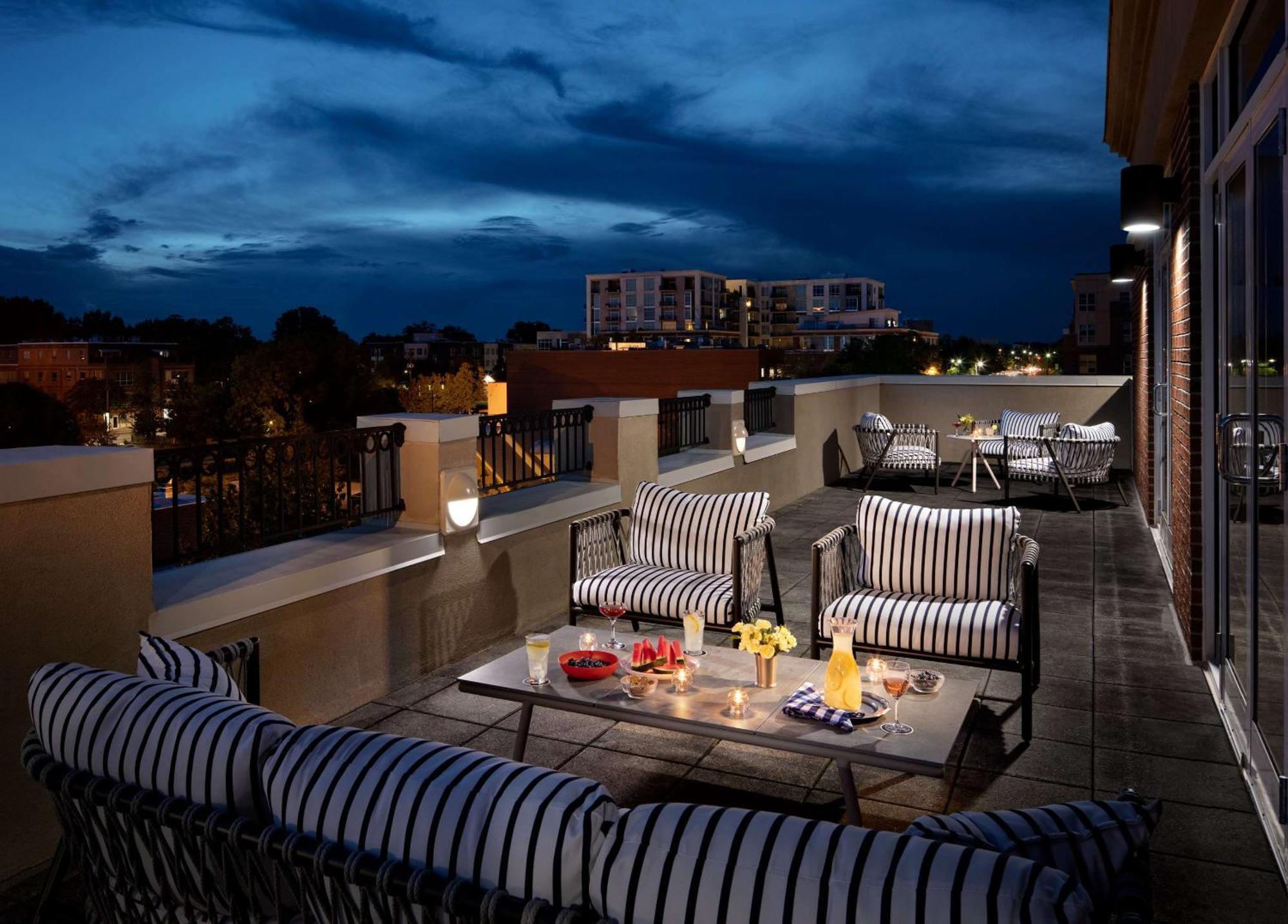 Graduate By Hilton Chapel Hill Hotel Exterior photo